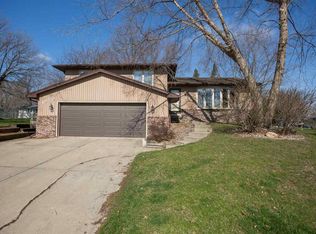 1950 Tilbury Rd, Waterloo, IA 50701