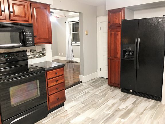 5th image of 837 New Hampshire St