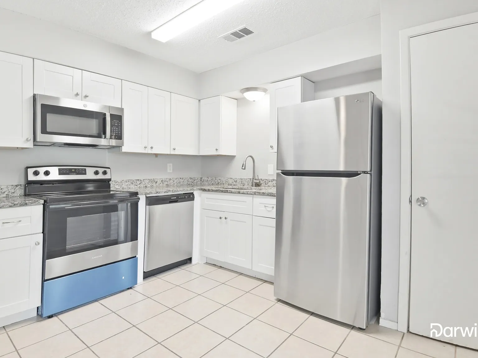 3 bed, 1.5 bath, 999 sqft, $1,985 — Photo 2