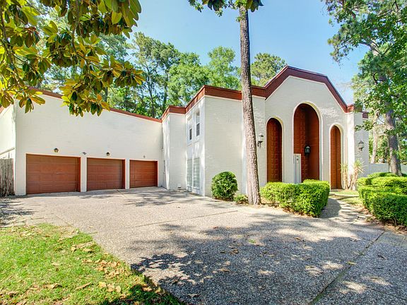 3 Vehicle Garages, Double Glass Windows - Insulated Glass Br