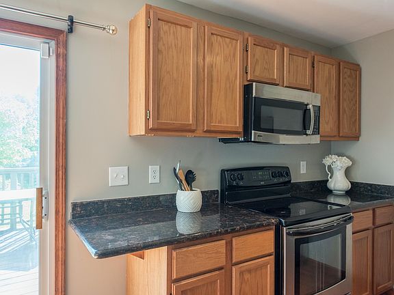 Kitchen w/ Granite Counters
