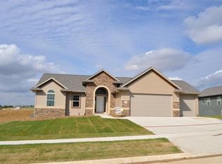 522 Rolling Hills Dr, Tiffin, IA 52340