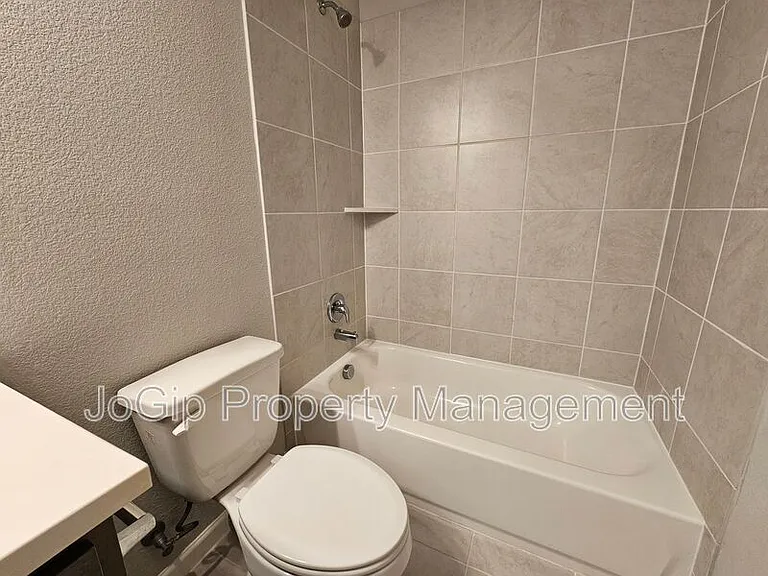 1740 Jamestown Dr — Photo 68
