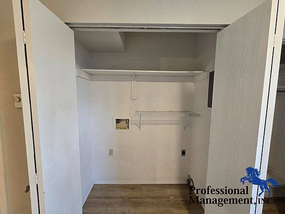3rd image of 4017 Cambridge Dr