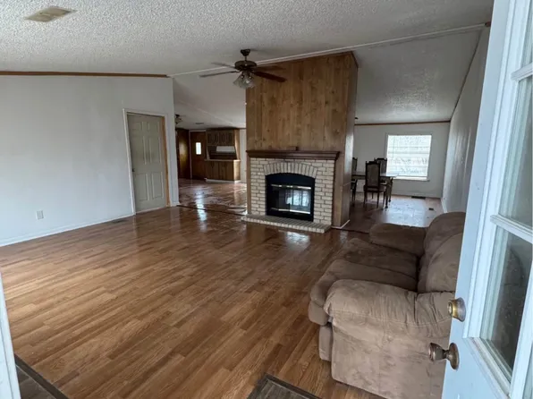 405 Marthas Ln, Somerset, TX 78069