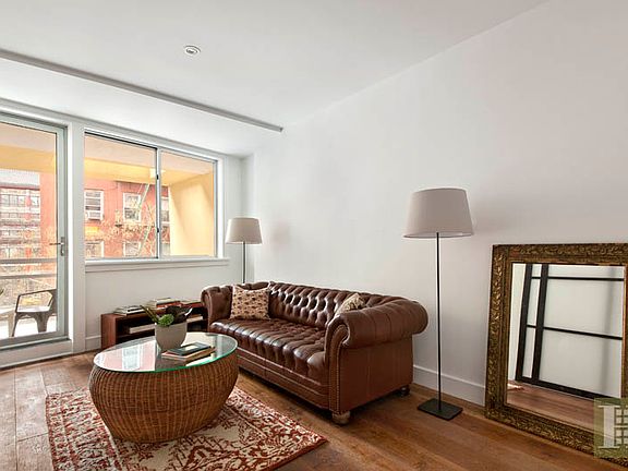 4th image of 123 Baxter St #Townhouse