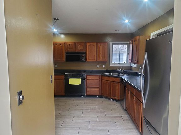 Kitchen. Stove and microwave are being replaced.