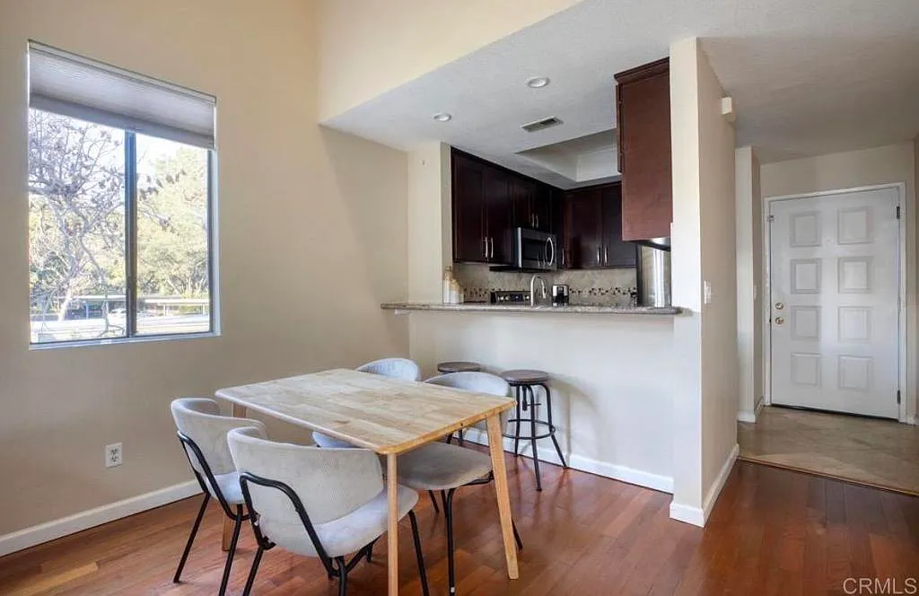 2 bed, 977 sqft, $3,150 — Photo 4