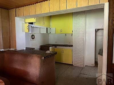 5th image of 711 E 1st St