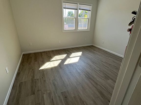 5th image of 2141 Muscatine Ave APT 1