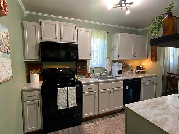 5th image of 284 Edwards Ave