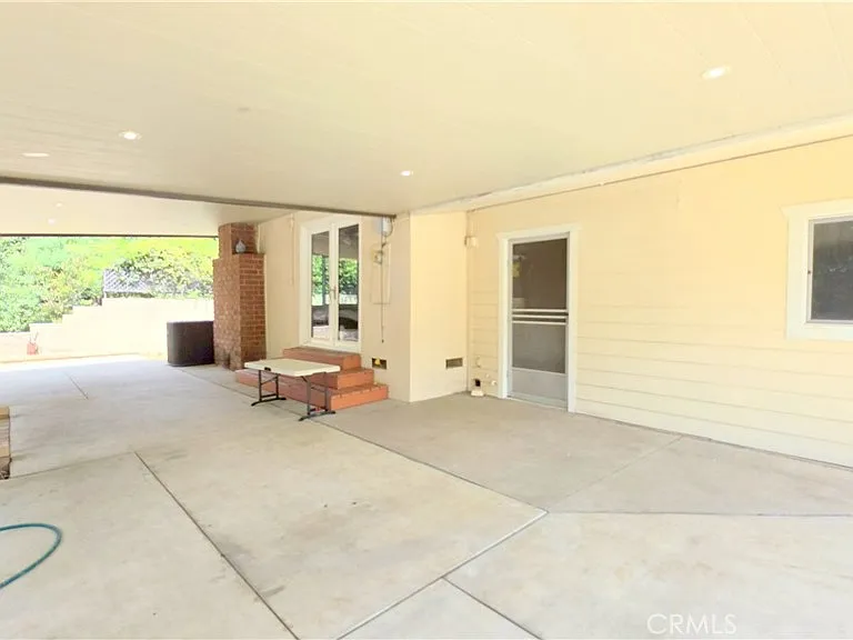 182 E Green St — Photo 24