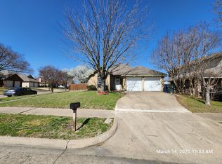 1121 Dove Dr, Garland, TX 75040