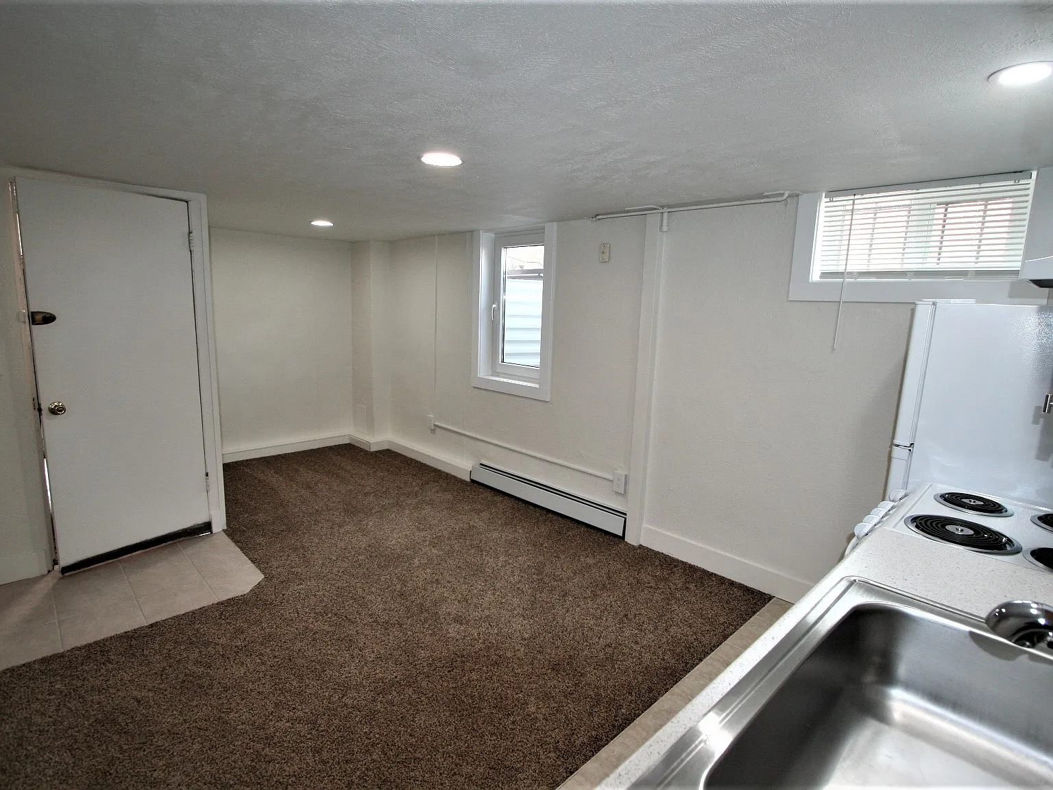 Studio, 300 sqft, $995 — Photo 3