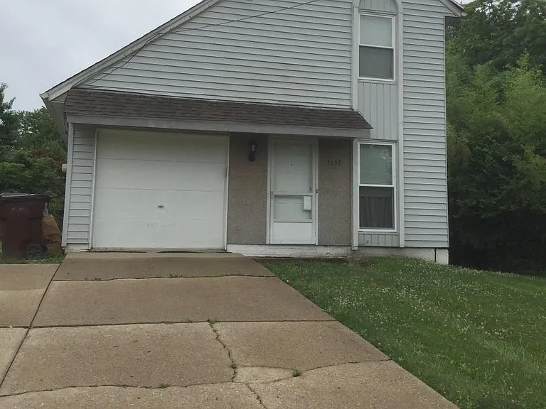 1651 W Kemper Rd — Photo 1