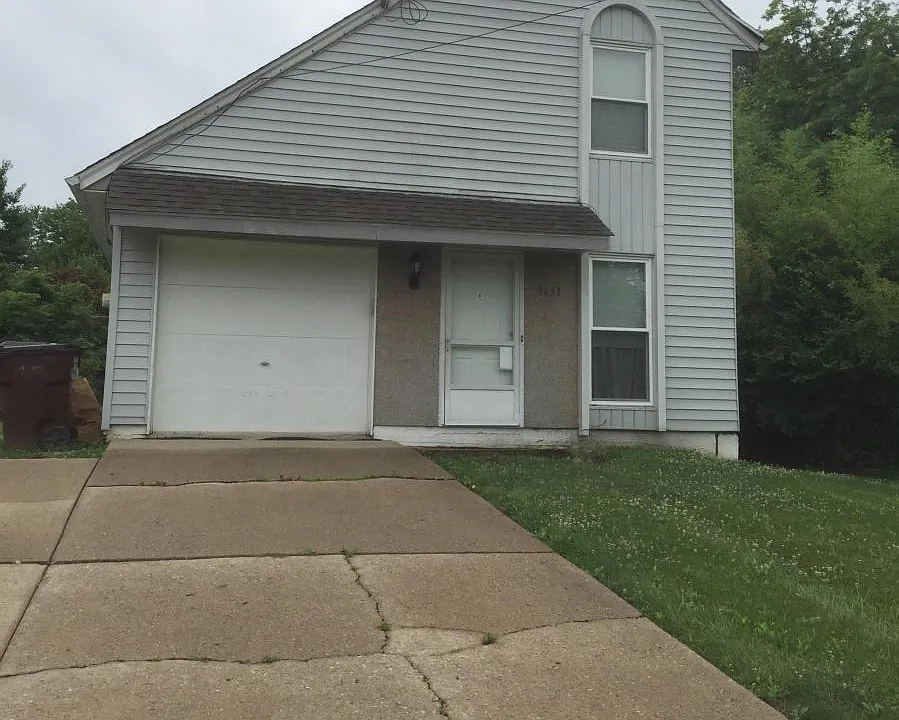 1651 W Kemper Rd