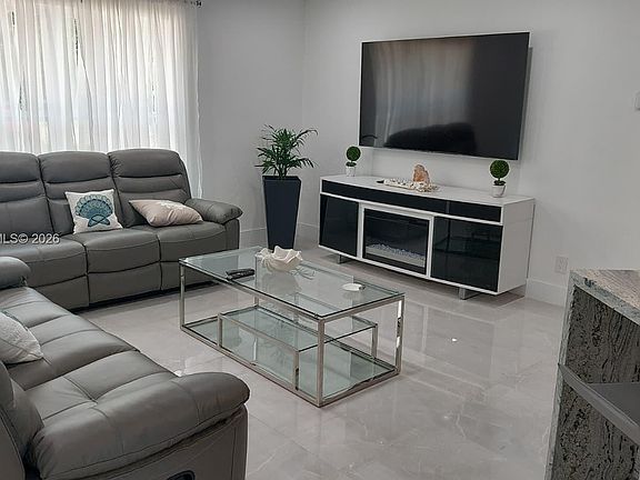 5th image of 320 SE 15th Pl