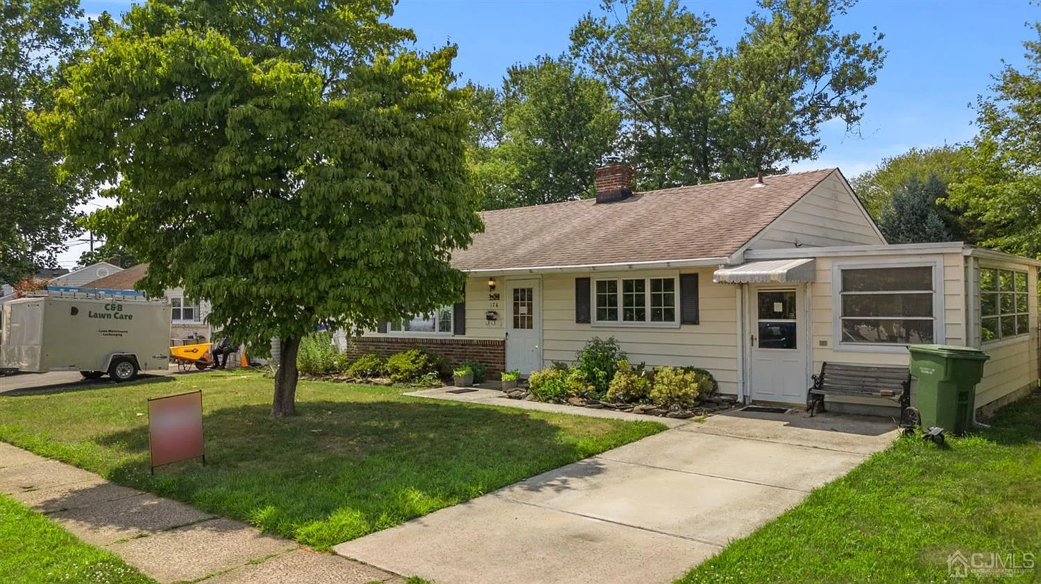 176 Winthrop Rd photo 1