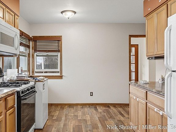 4th image of 5375 Lansing Rd