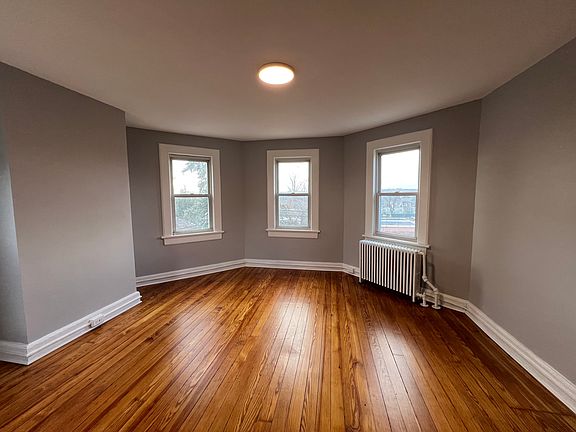 4th image of 558 Palisade Ave #2