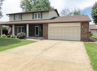 1019 Pelican St, Effingham, IL 62401