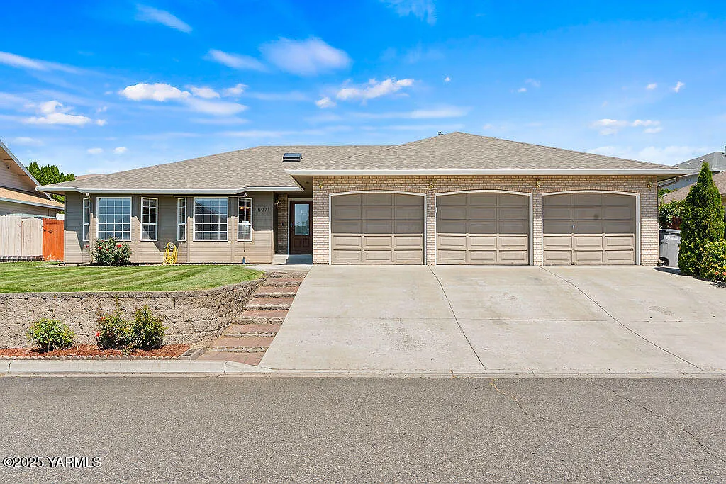 5071 N Sky Vista Ave photo 1