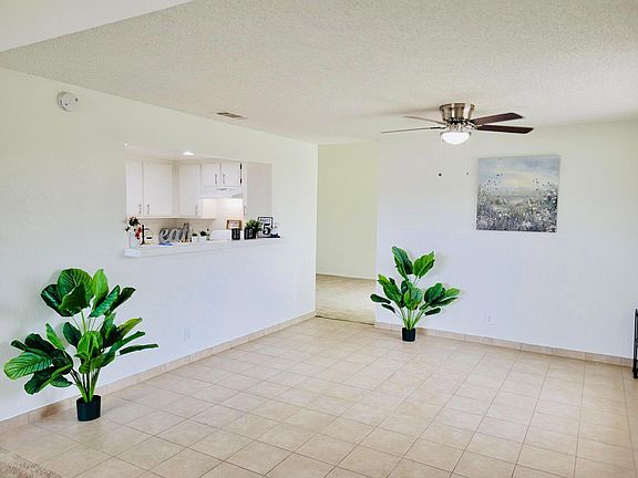 2nd image of 512 W Imperial Ave #7