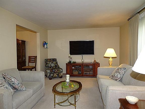 5th image of 1820 Gina Dr
