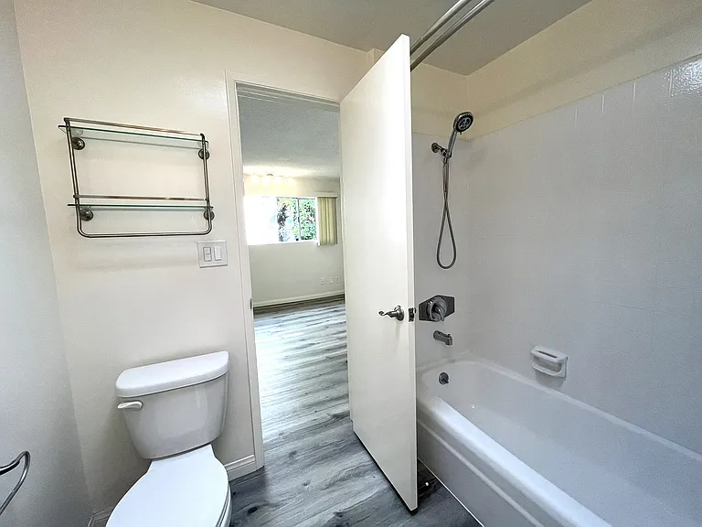 1706 Granville Ave #8 — Photo 20