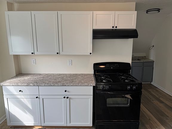 5th image of 261 Beach Ave #2