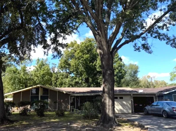 5035 Woodlawn Dr, Groves, TX 77619