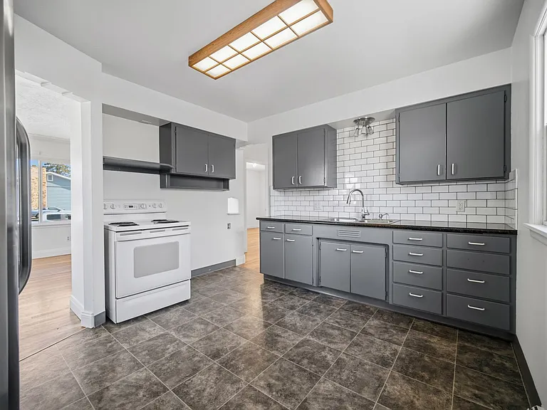 4127 W Broad Ave — Photo 4