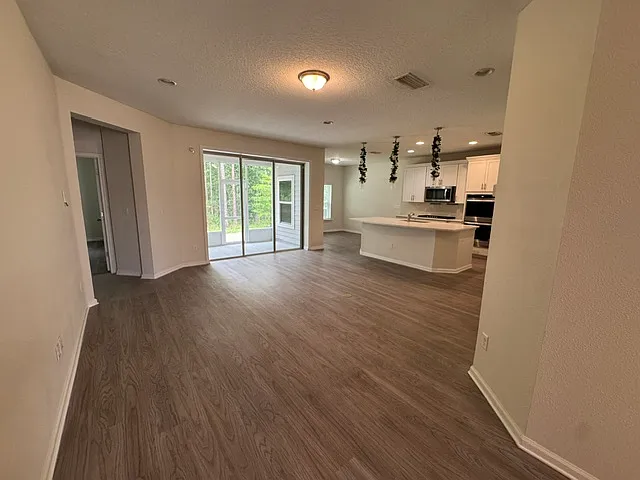 2849 Copperwood Ave — Photo 5