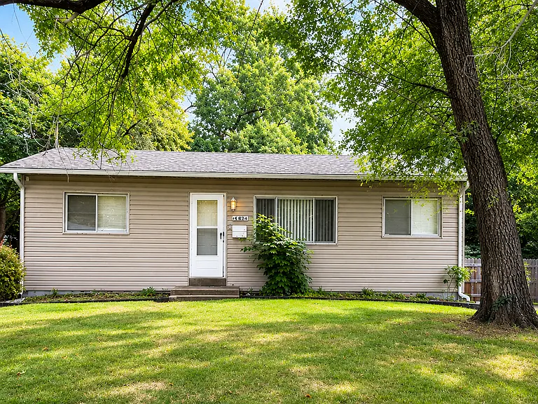 10404 Earl Dr — Photo 1