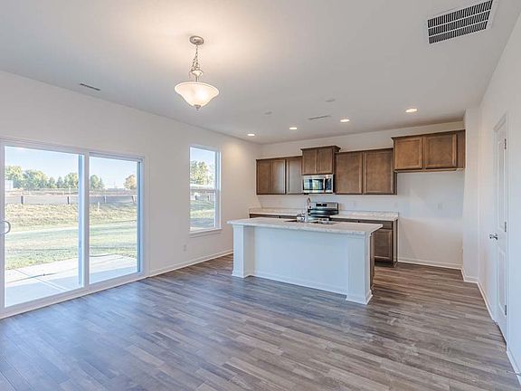 5th image of 4830 E Summerfield Dr
