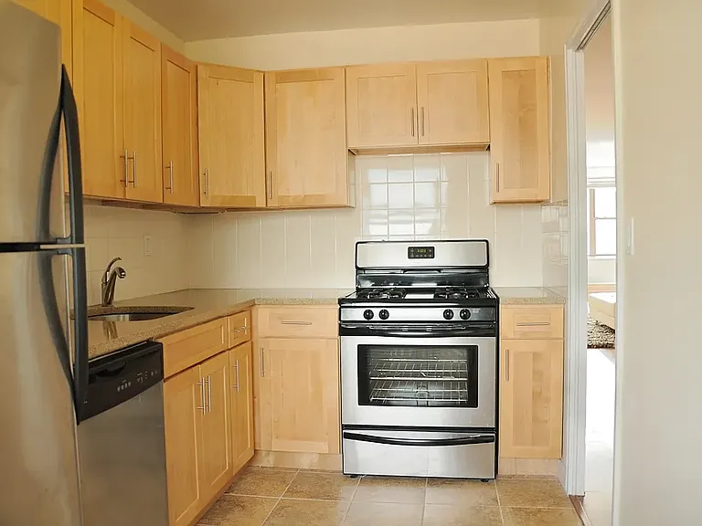 104-20 Queens Blvd #4W — Photo 2