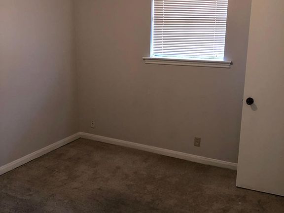 3rd image of 2803 Lexington Dr