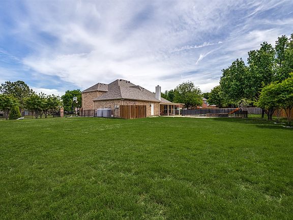 4th image of 6623 Sapphire Cir S