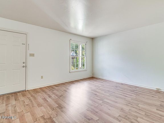 2nd image of 119 Juliette Pl #5