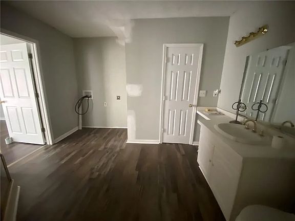 5th image of 1393 Edwards Mill Rd