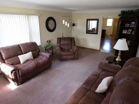 4th image of 847 Woodville Ave