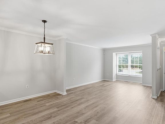 3rd image of 7843 Sabre Ct