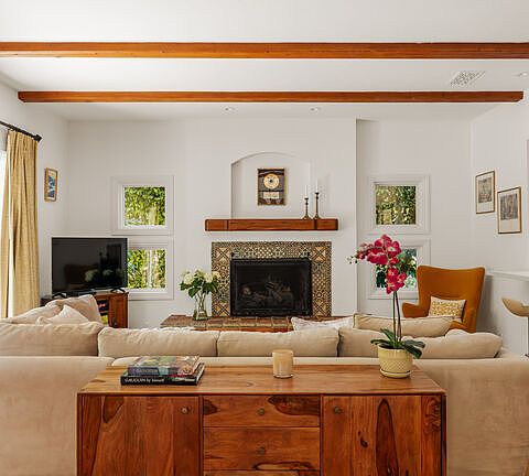 2nd image of 8935 Hollywood Hills Rd