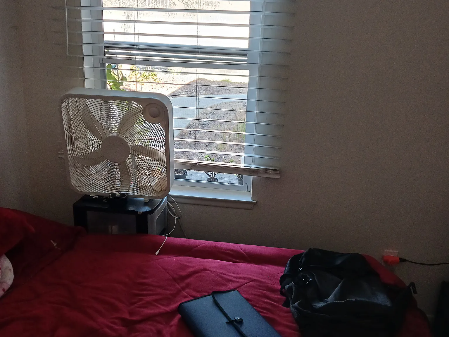 4 bed, 1320 sqft, $945 — Photo 3