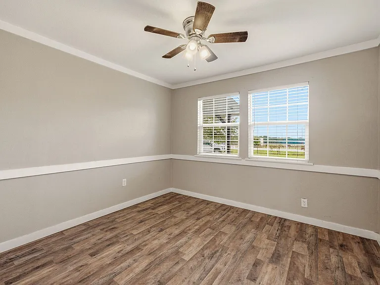 25263 N US Highway 281 — Photo 15