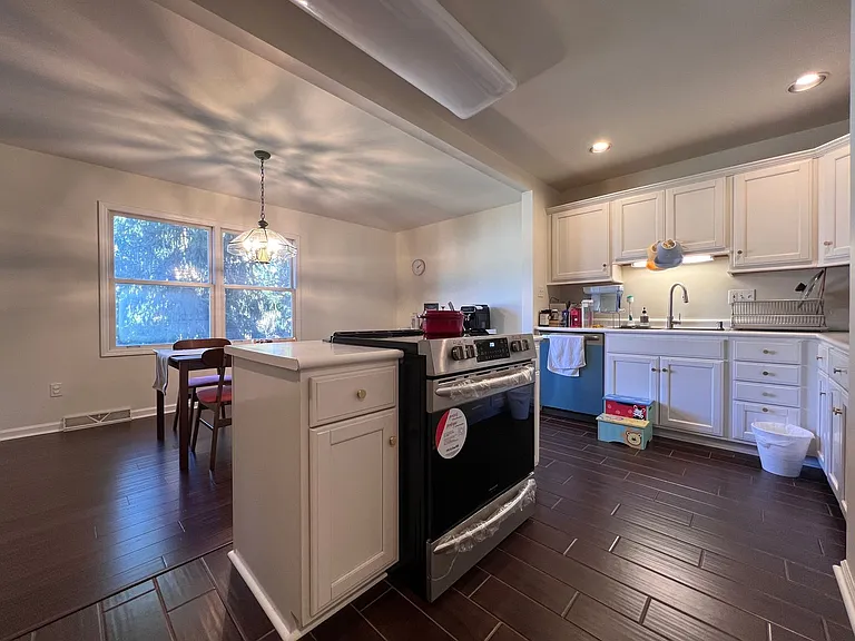 240 Newberry Ln — Photo 16