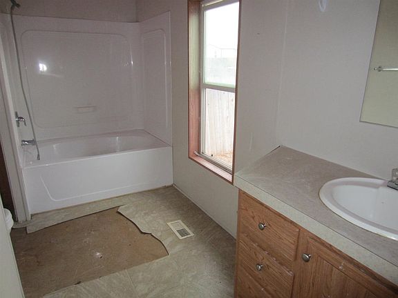 4th image of 1032 Carbonera Ave