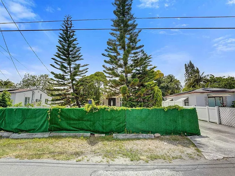 712 SW 7th Ter — Photo 35