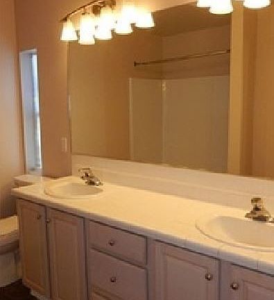 5th image of 713 Lupine Dr S