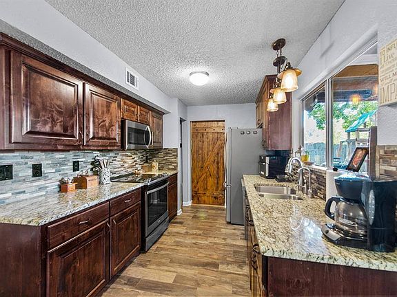 5th image of 4672 Bracken Dr